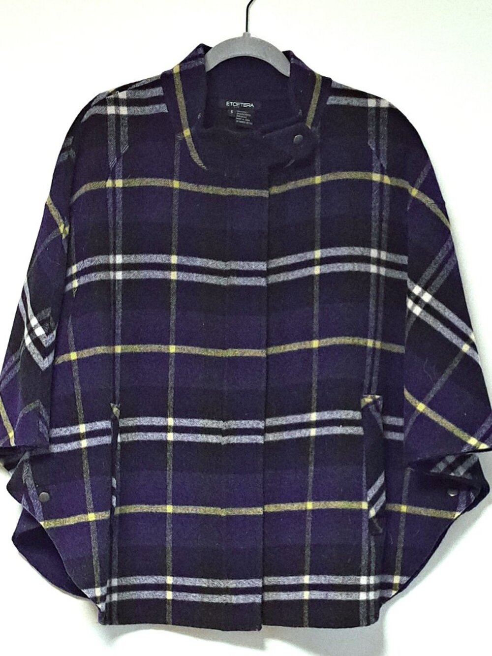 ETCETERA 70% WOOL PURPLE WHITE BLACK PLAID WINTER PONCHO SIZE SM ZIPPER FRONT